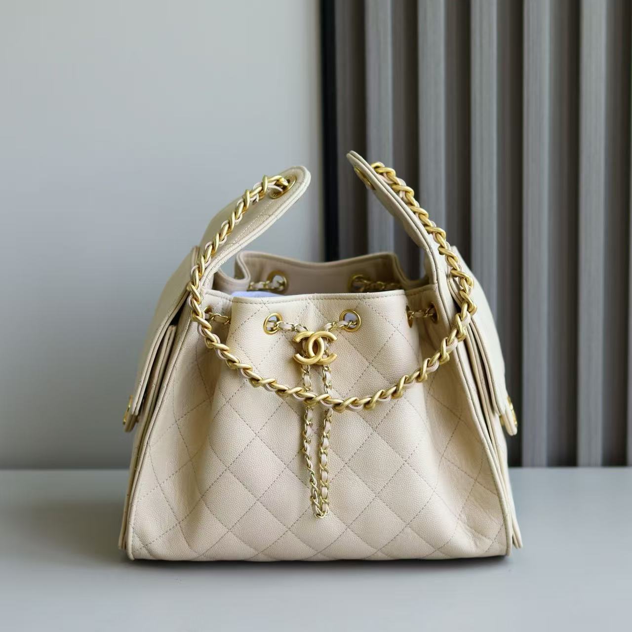 Chanel 25 Small Handbag White Size 30x26cm