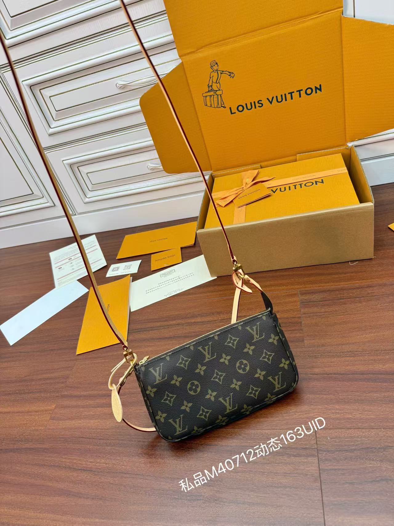 LV Pochette Accessoires Monogram Women’s 22cm Handbag