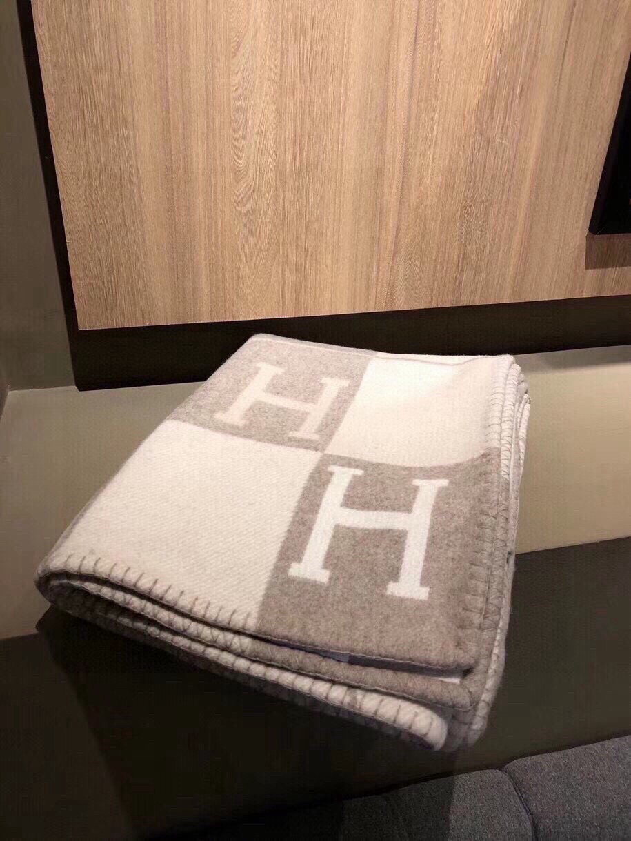 5 May ABF  Hermes Grey/Beige Merino Wool/Cashmere Avalon Throw Blanket