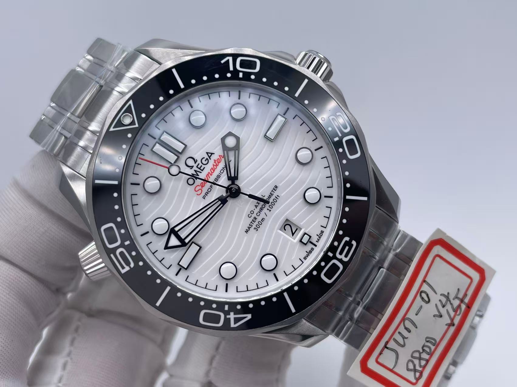 OMG0895B - Seamaster 300m 2018 SS/SS White VSF V4 VS8800 $398