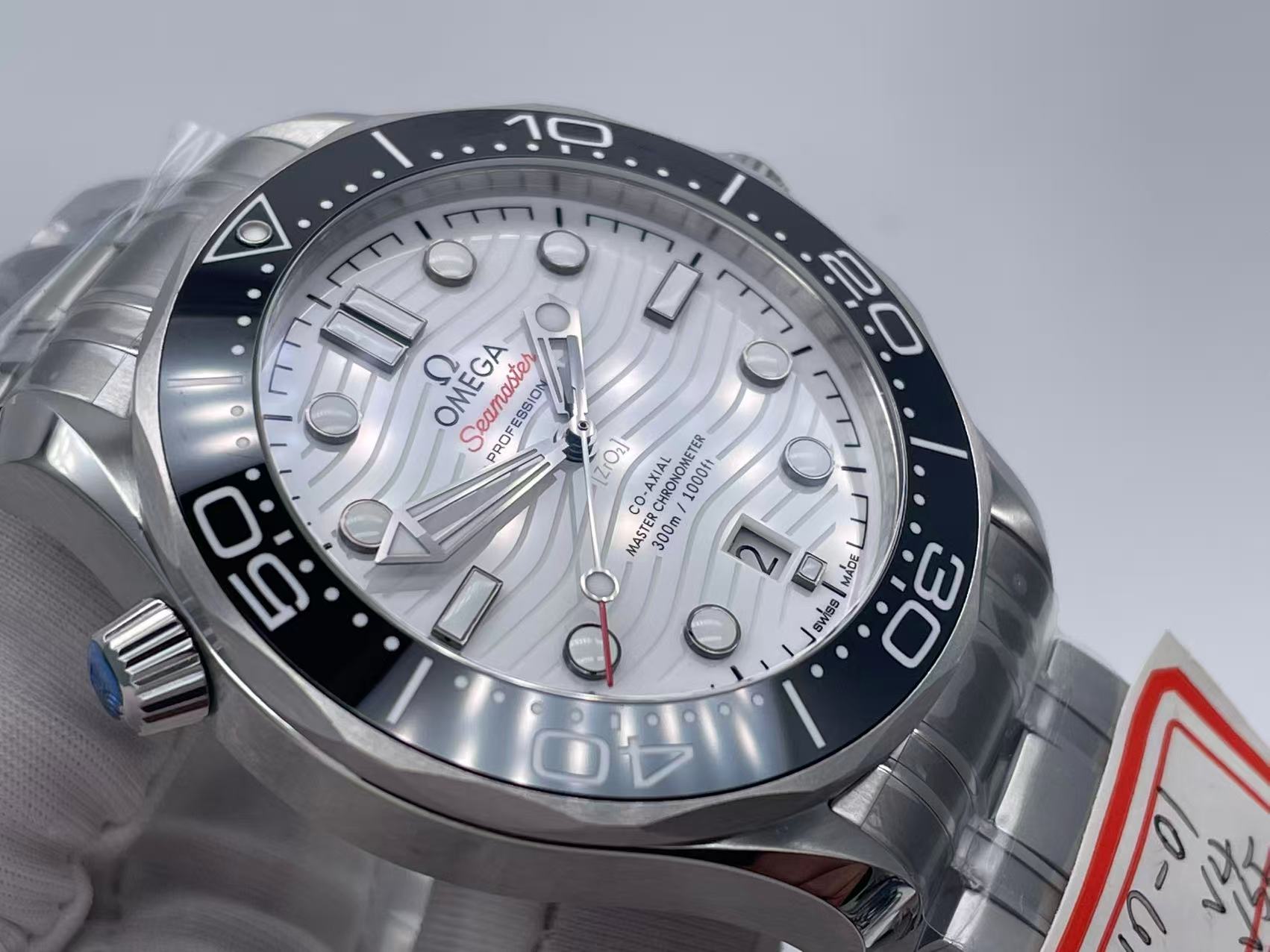 OMG0895B - Seamaster 300m 2018 SS/SS White VSF V4 VS8800 $398