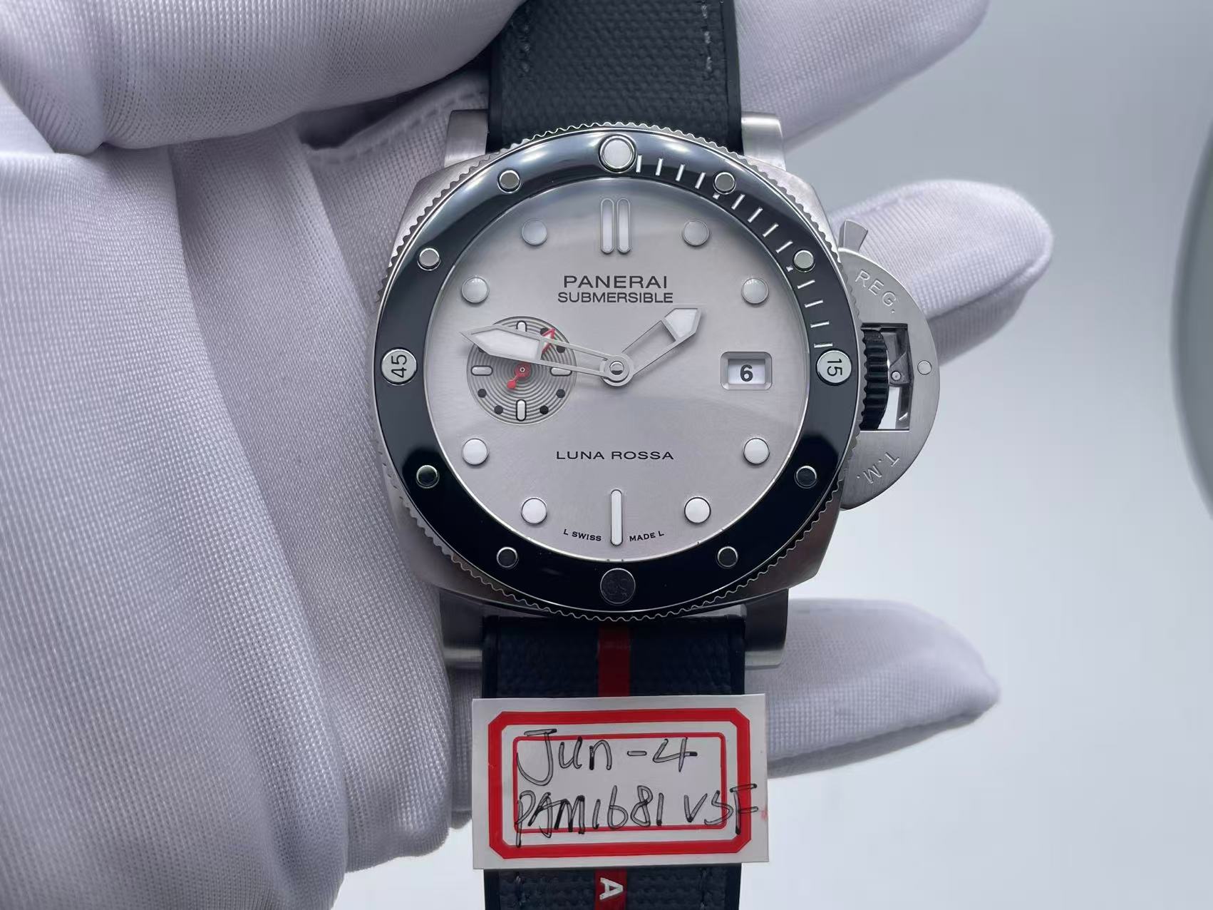 PN1681VRU - PAM1681 Submersible Luna Rossa SS/RU Silv VSF P900 $408