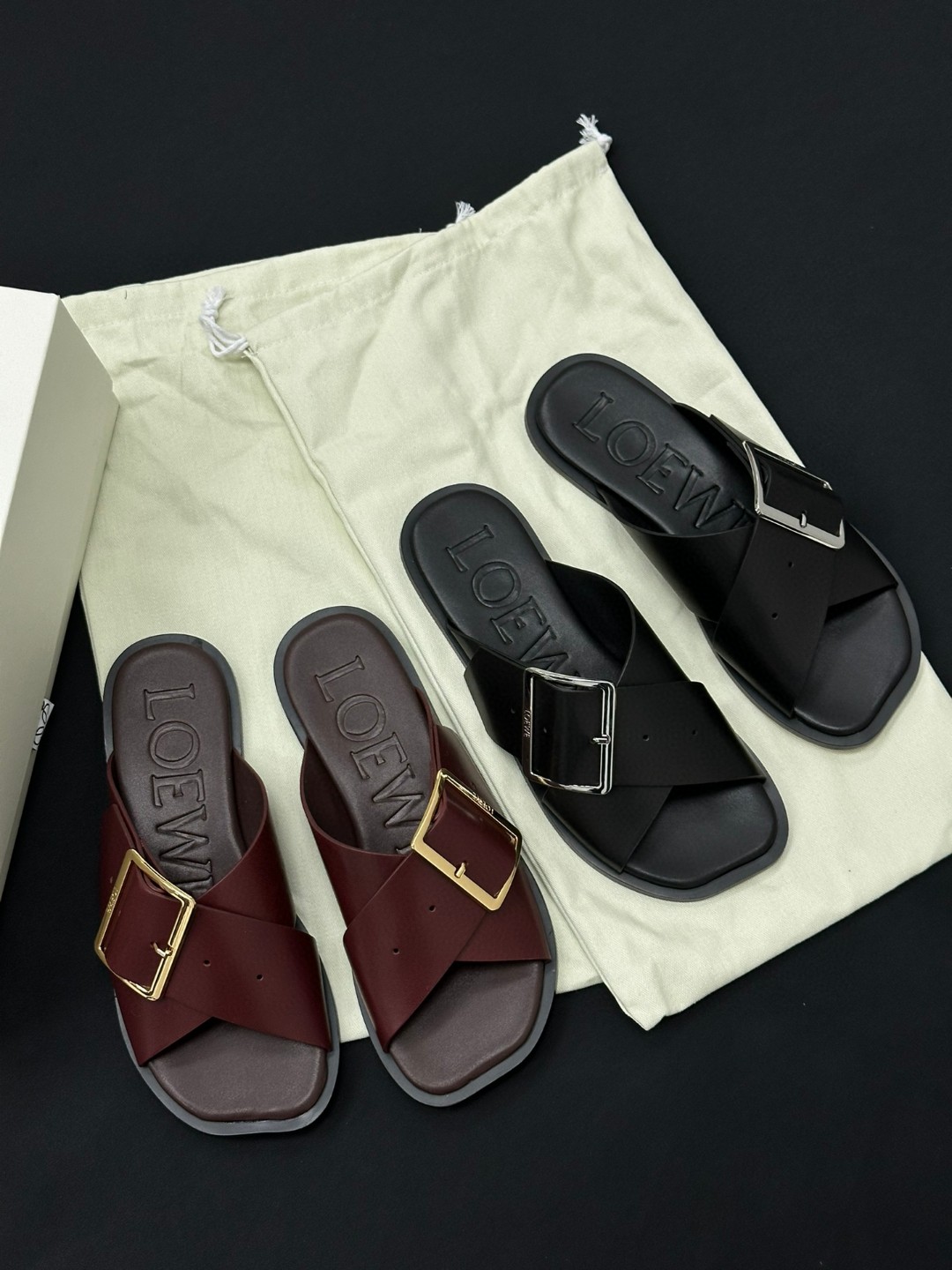 9 Jun ABF Loewe Petal Belt flat sandal in vegetable-tanned calfskin Black -