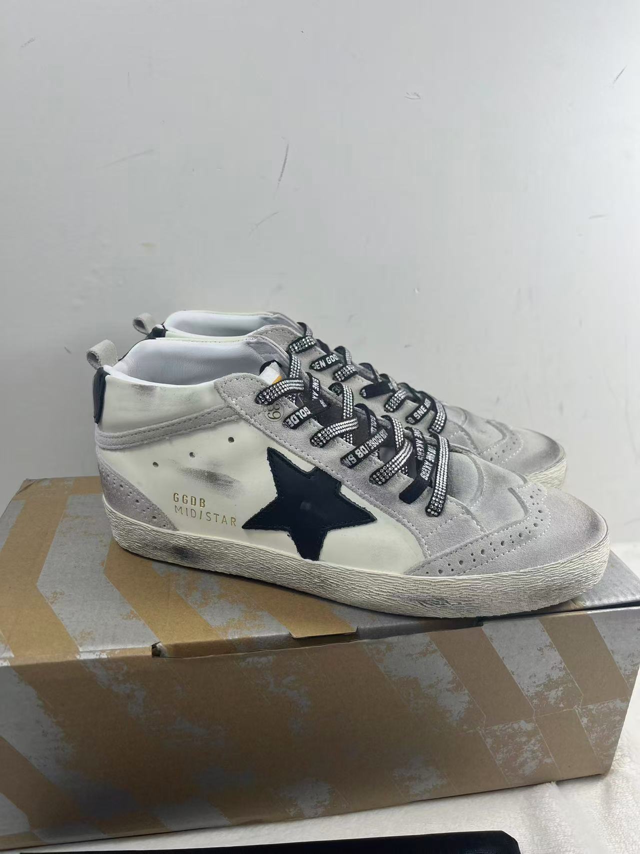 9 Jun ABQ Golden Goose Mid Star distressed-effect Sneaker White