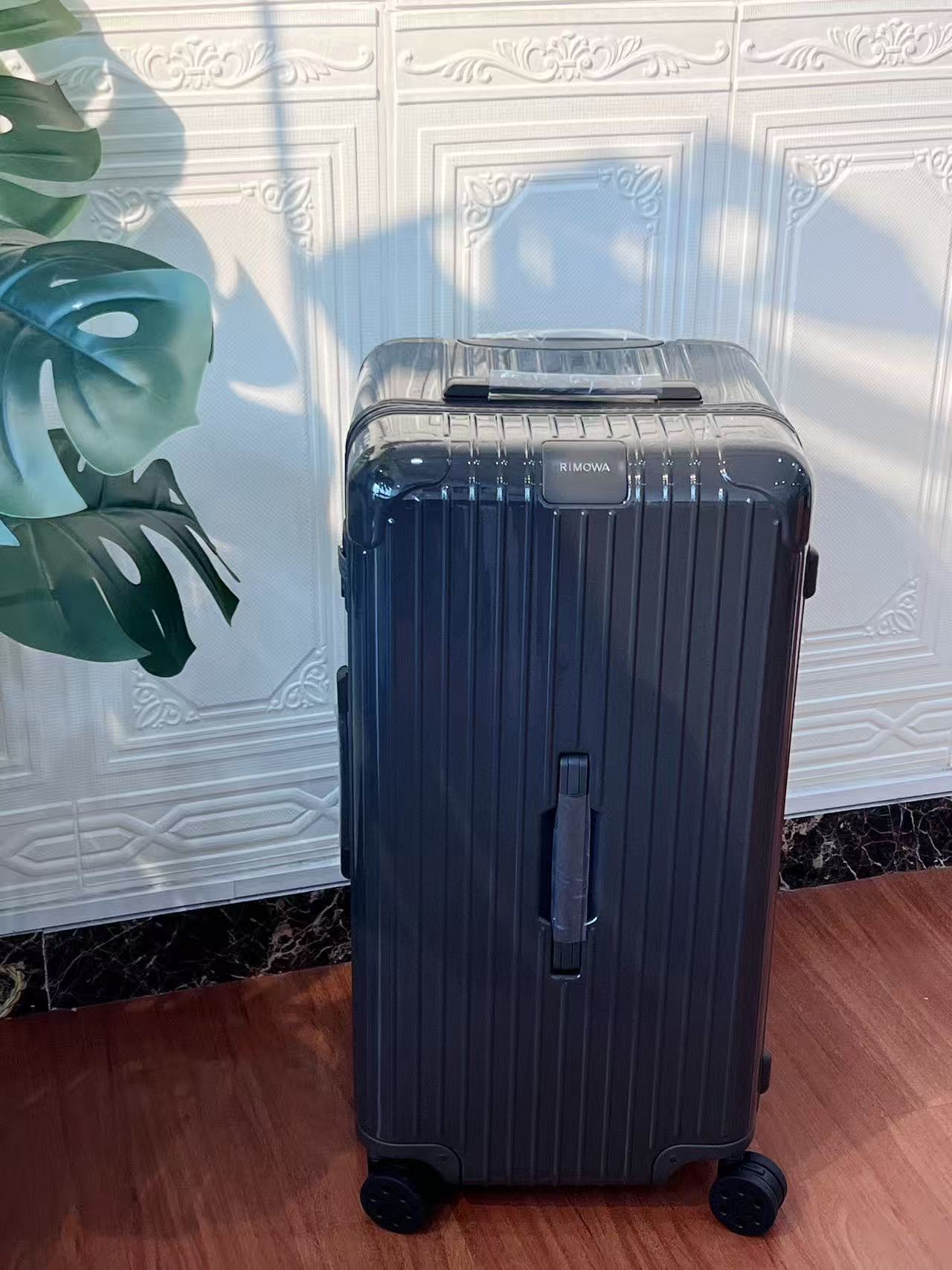10 Jun ABF  RimowaTrunk Plus Large Lightweight Suitcase Nautical blue