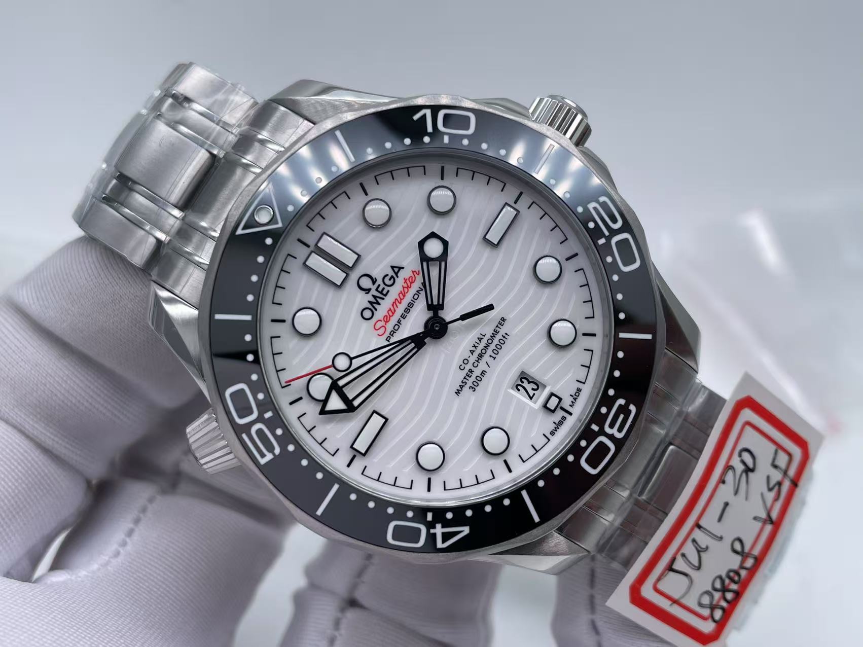OMG0895B - Seamaster 300m 2018 SS/SS White VSF V4 VS8800 $398 usd336