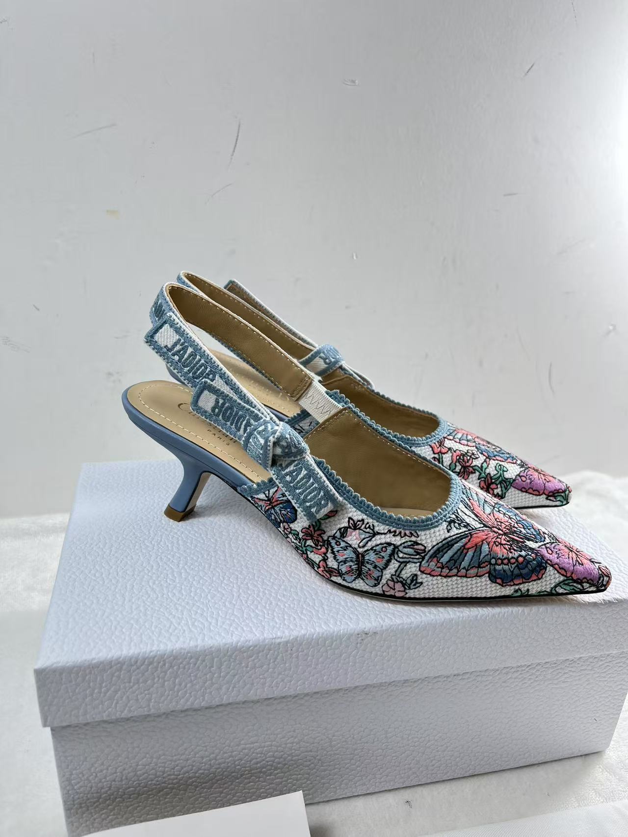 16 Jun ABQ Christian Dior Blue/White Floral Embroidered Canvas J'adior Slingback Pumps