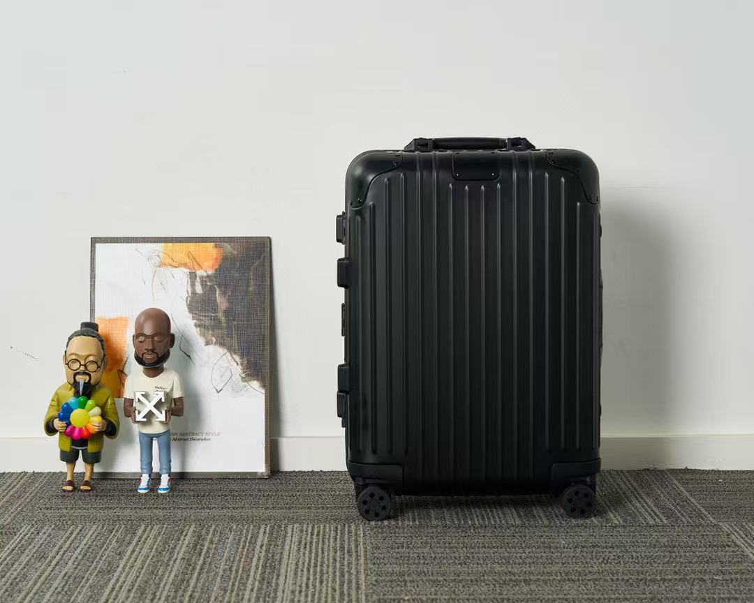 Rimowa Cabin Twist Suitcase Black 20 inches