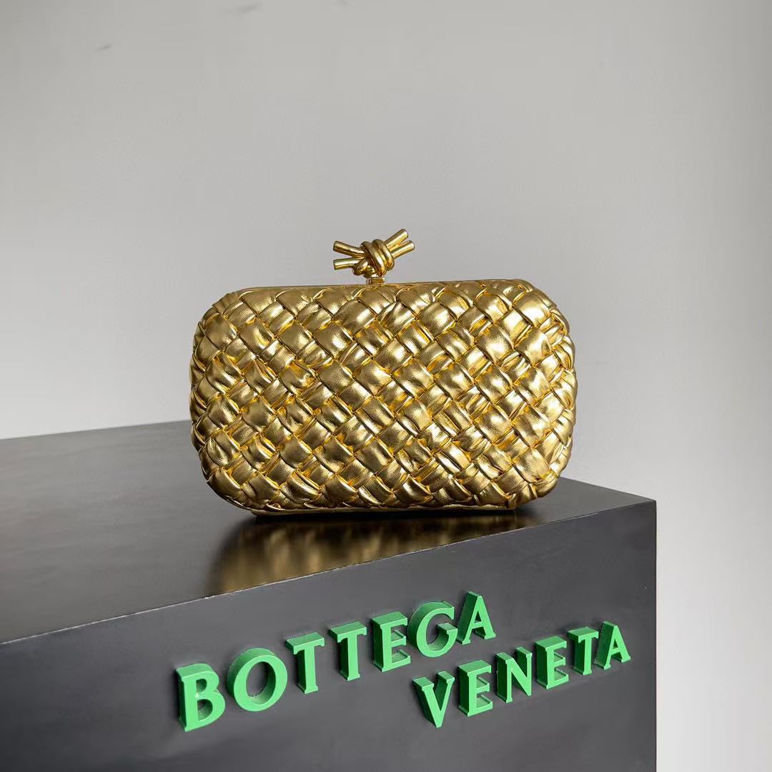 Bottega Veneta Elegant Evening Clutch Bag in Gold-Tone Braided Leather - Gold Knot Bag 19cm