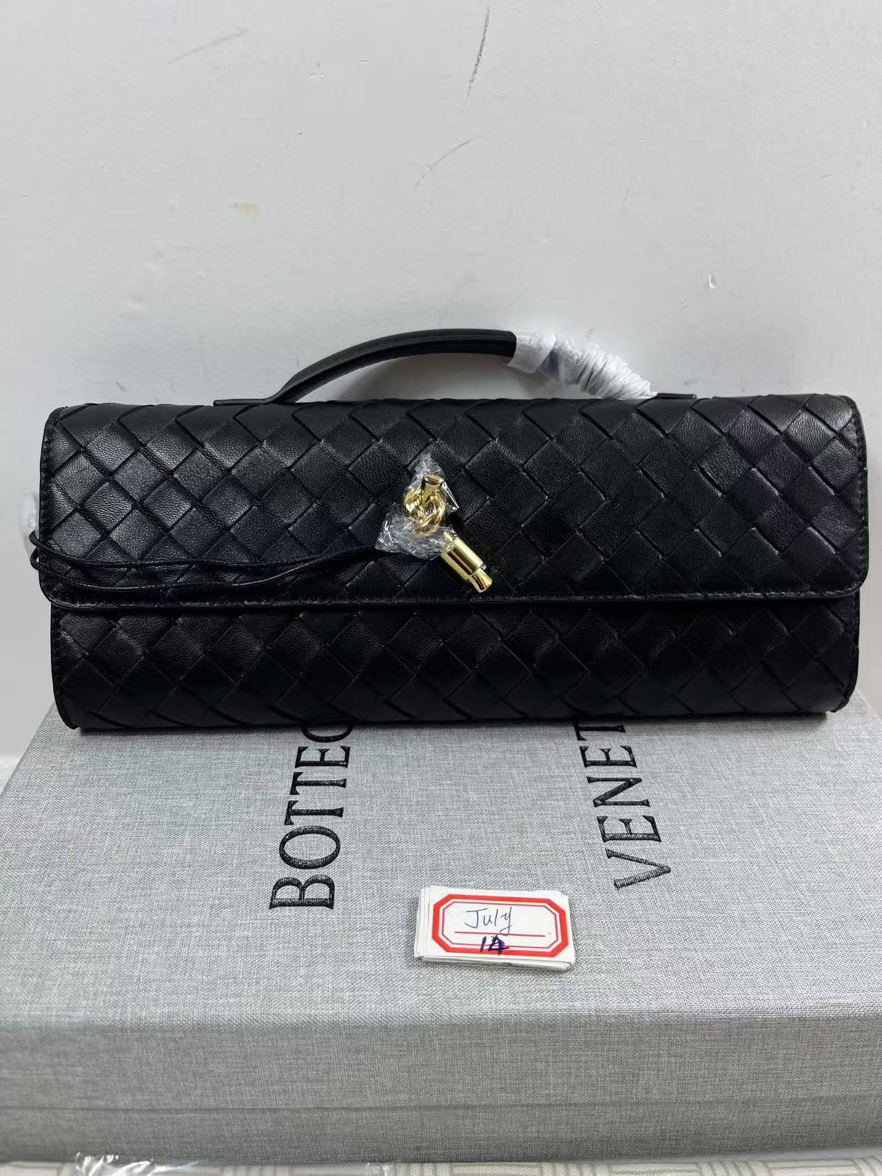 Bottega Veneta Andiamo Long Clutch Black Bag 31cm