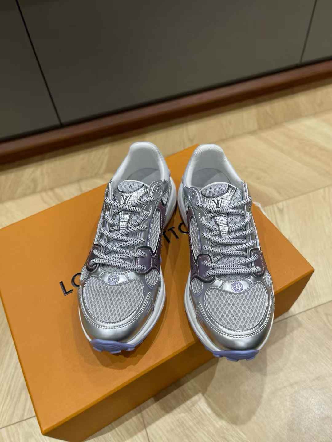 LV 1AHOI4 Olympia Sneaker