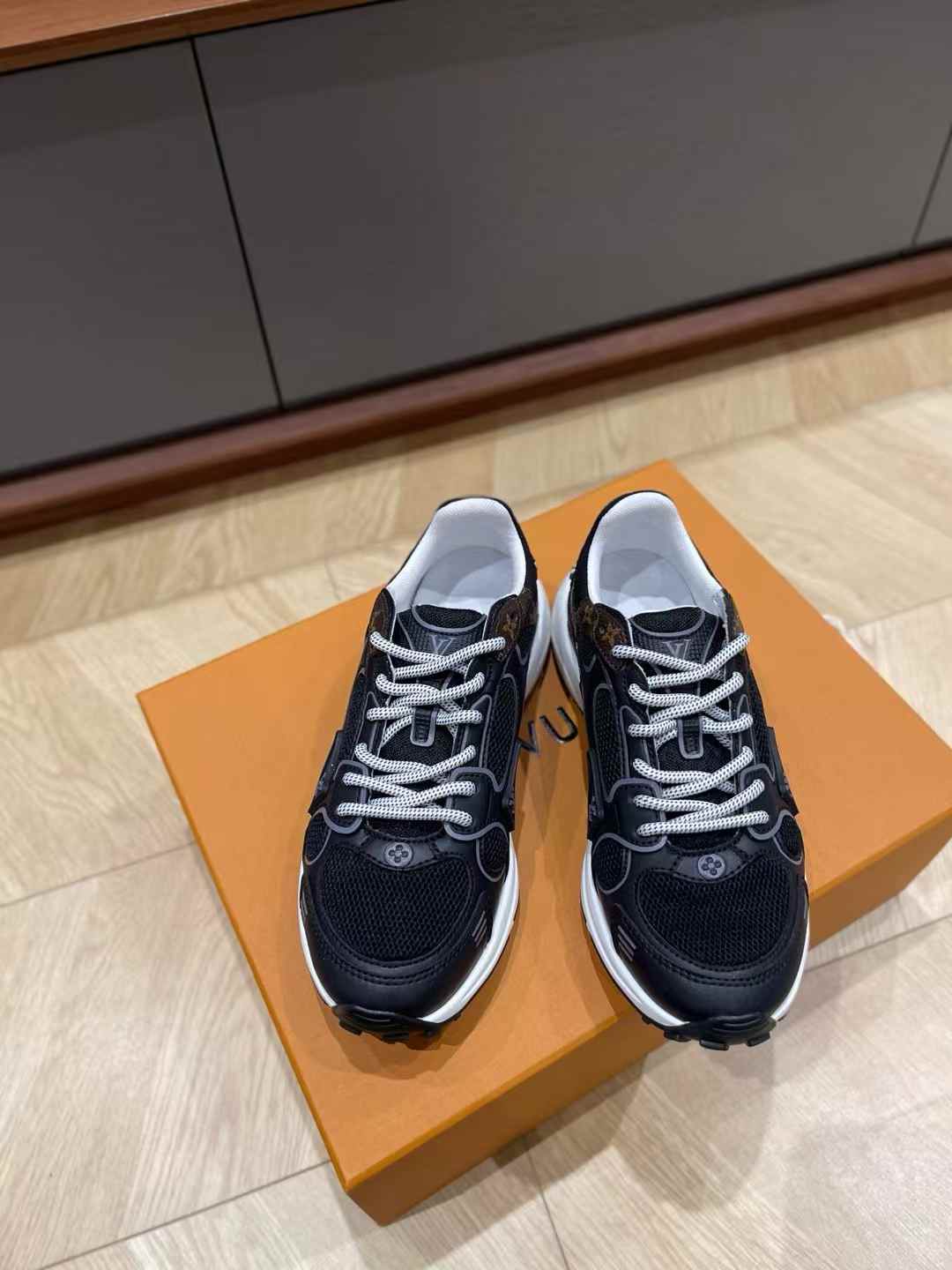 LV 1AHOFE Olympia Sneaker