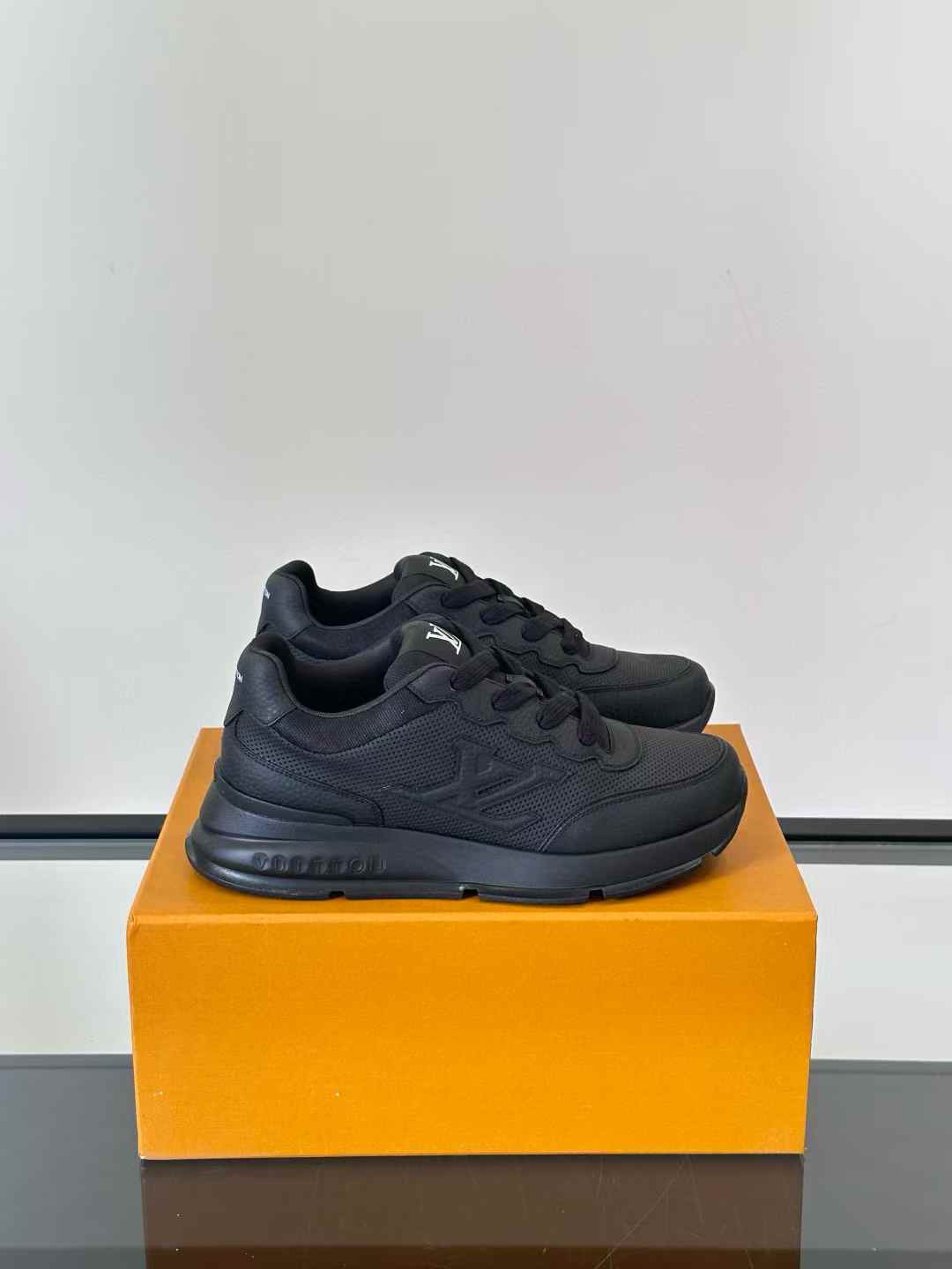 LV Shoes Mens Black