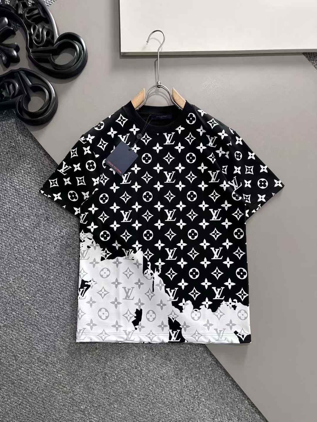 LV T-Shirt Black