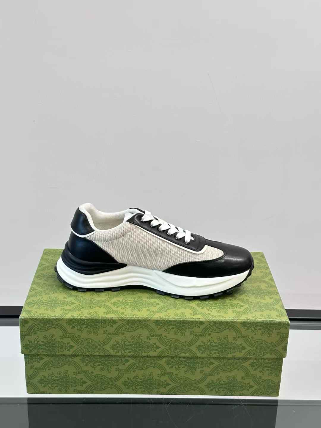 Gucci GG interlocking Leather Black and white Sneakers
