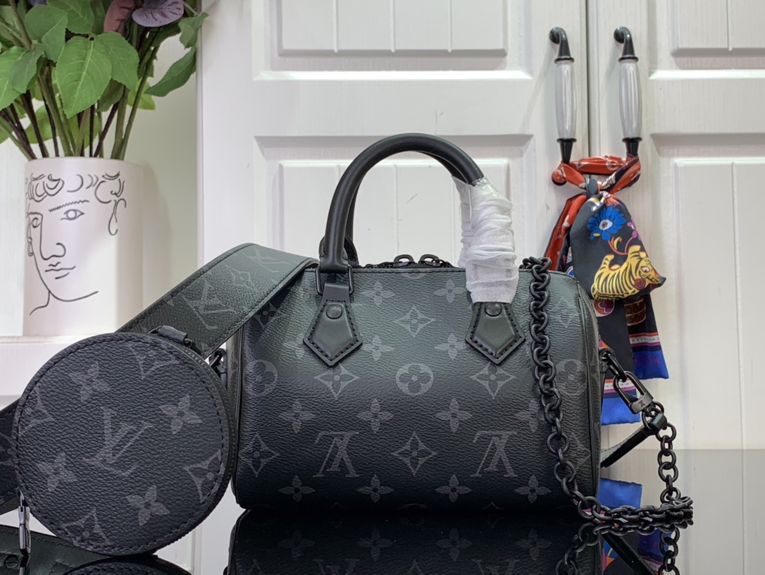 LV Speedy Bandouliere 18 Black