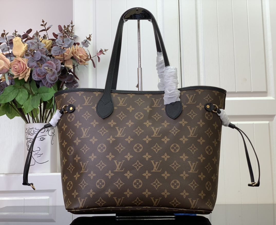 LV Neverfull Manogram Handbag