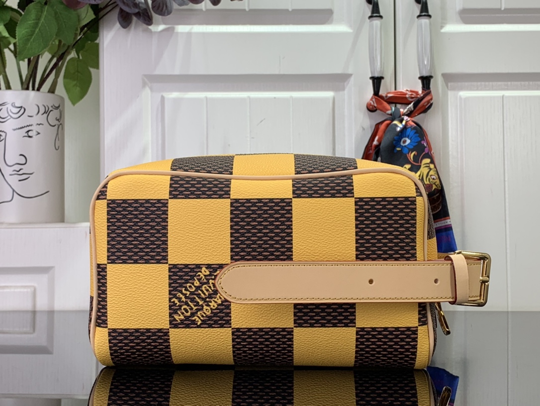 LV Damier Pop Dopp Kit Toilet Pouch