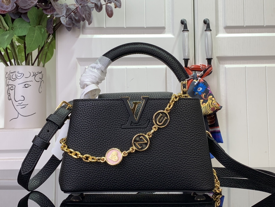 LV Capucines handbag