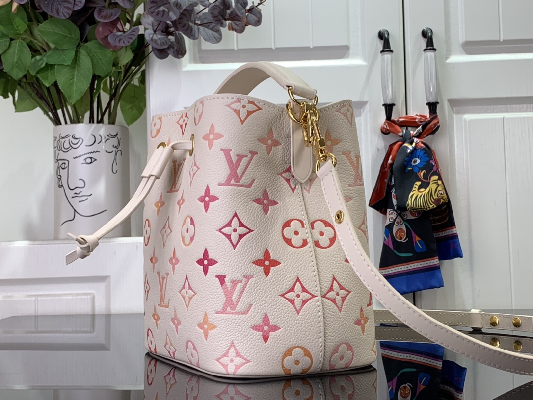 LV Neonoe Monogram Handbag