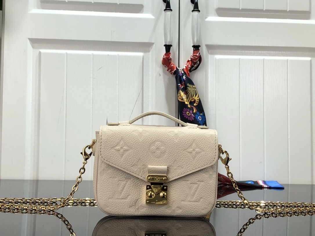 LV M22942 Pochette Métis Monogram Empreinte Handbag