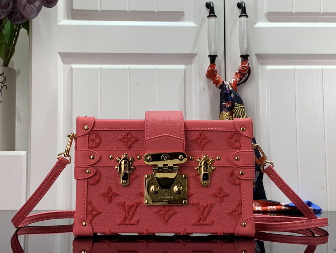 LV PETITE MALLE2