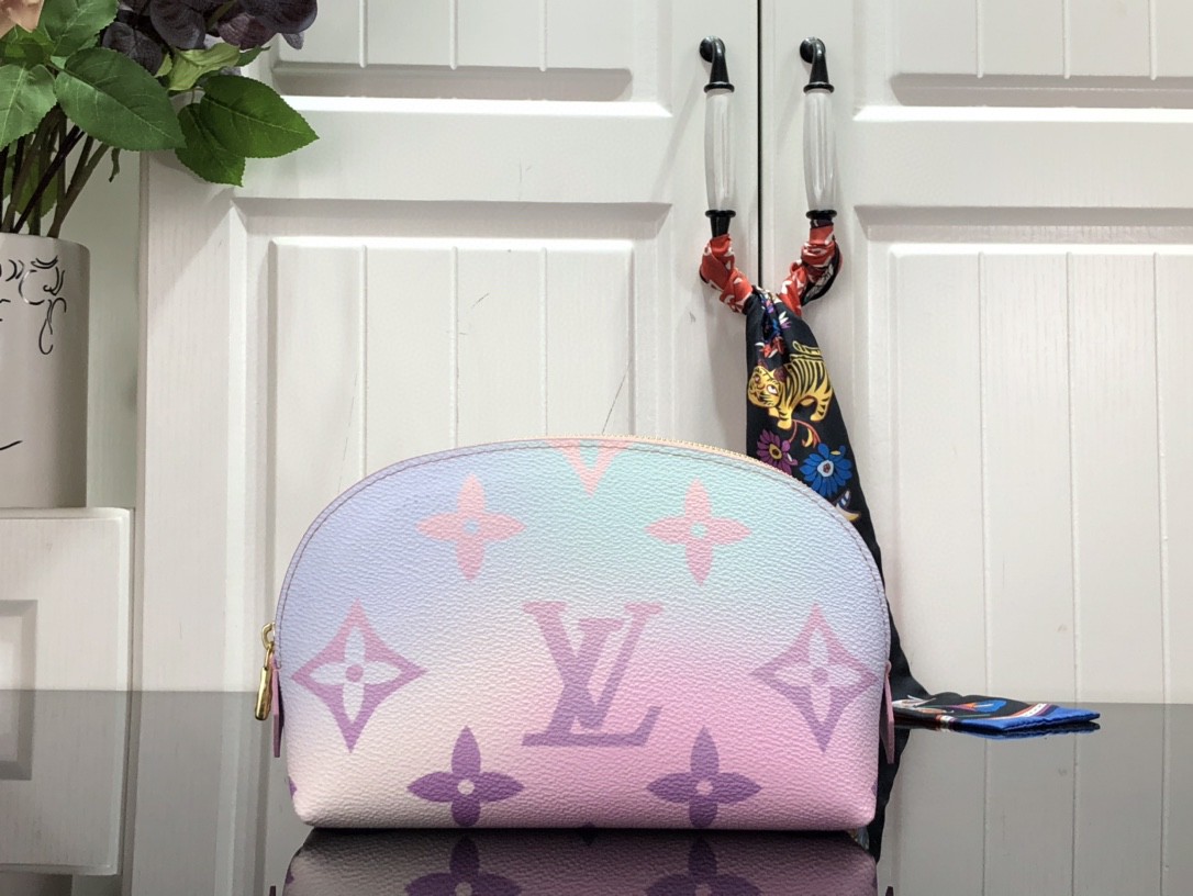 LV M59944 Pochette Cosmetique Pouch