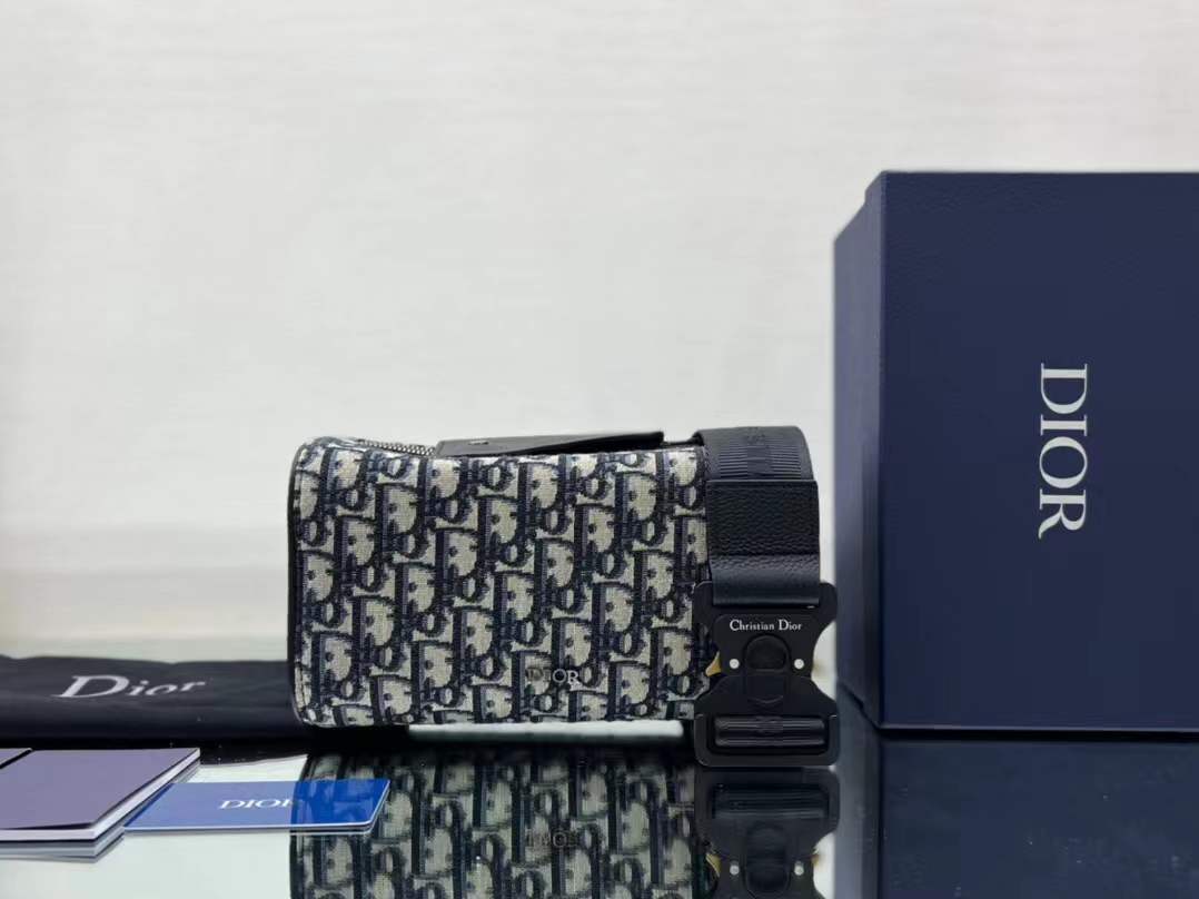 Christian Dior Lingot 22 Bag in blue Dior Oblique jacquard.