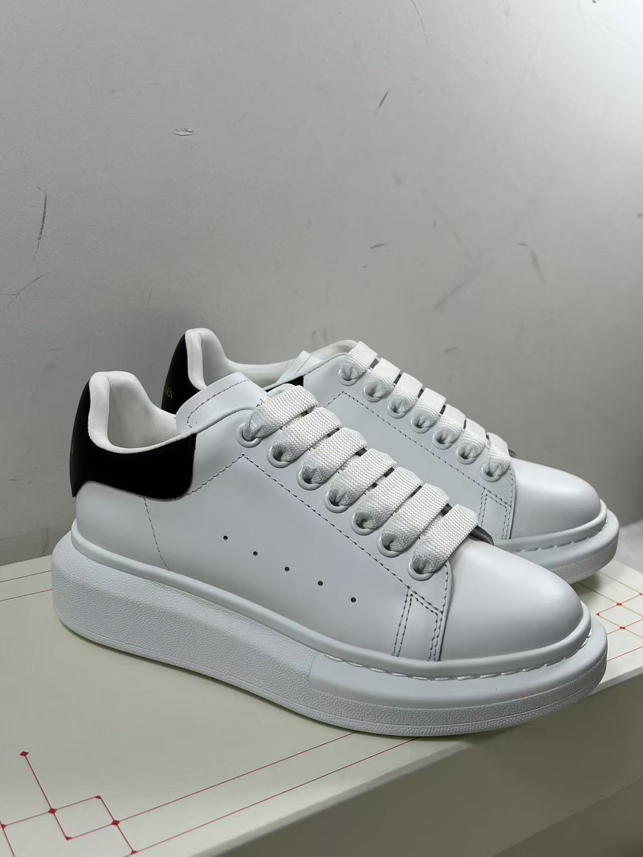 Alexander McQueen Leather Oversized white Sneakers size EU42 mens