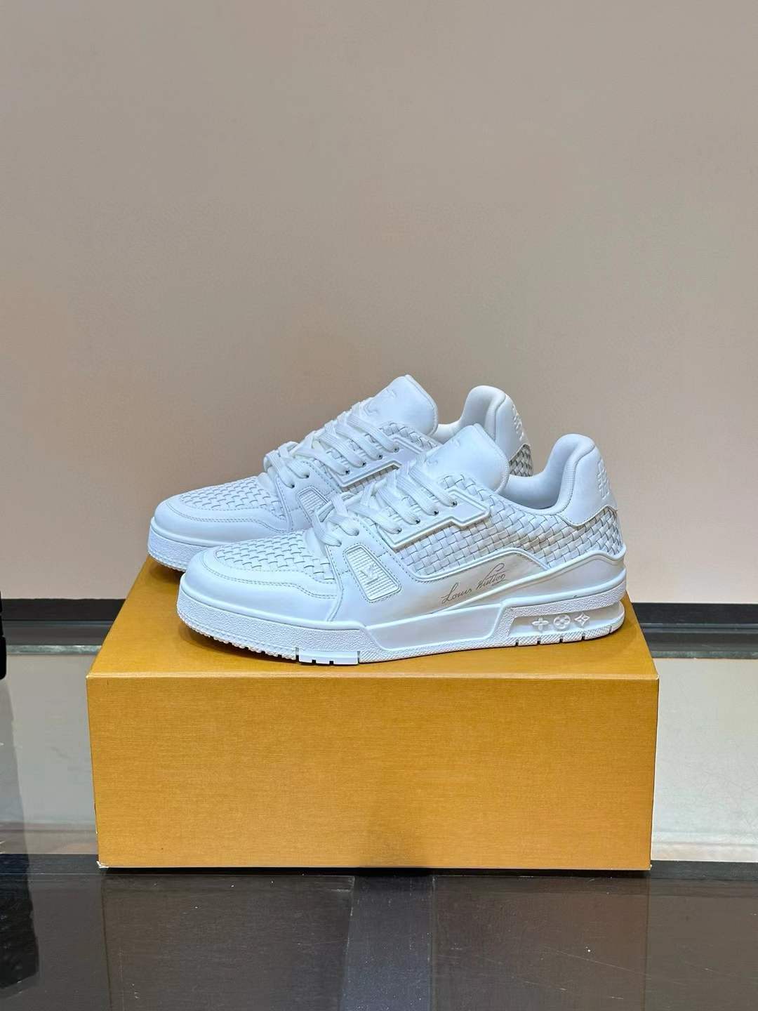 LV trainer white men's casual sneakers