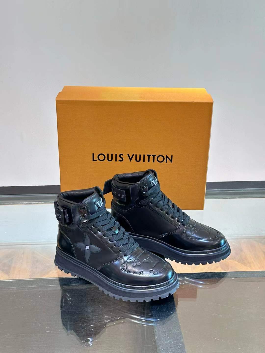 LV Eye-Catching 2024FW Men's Casual Shoes