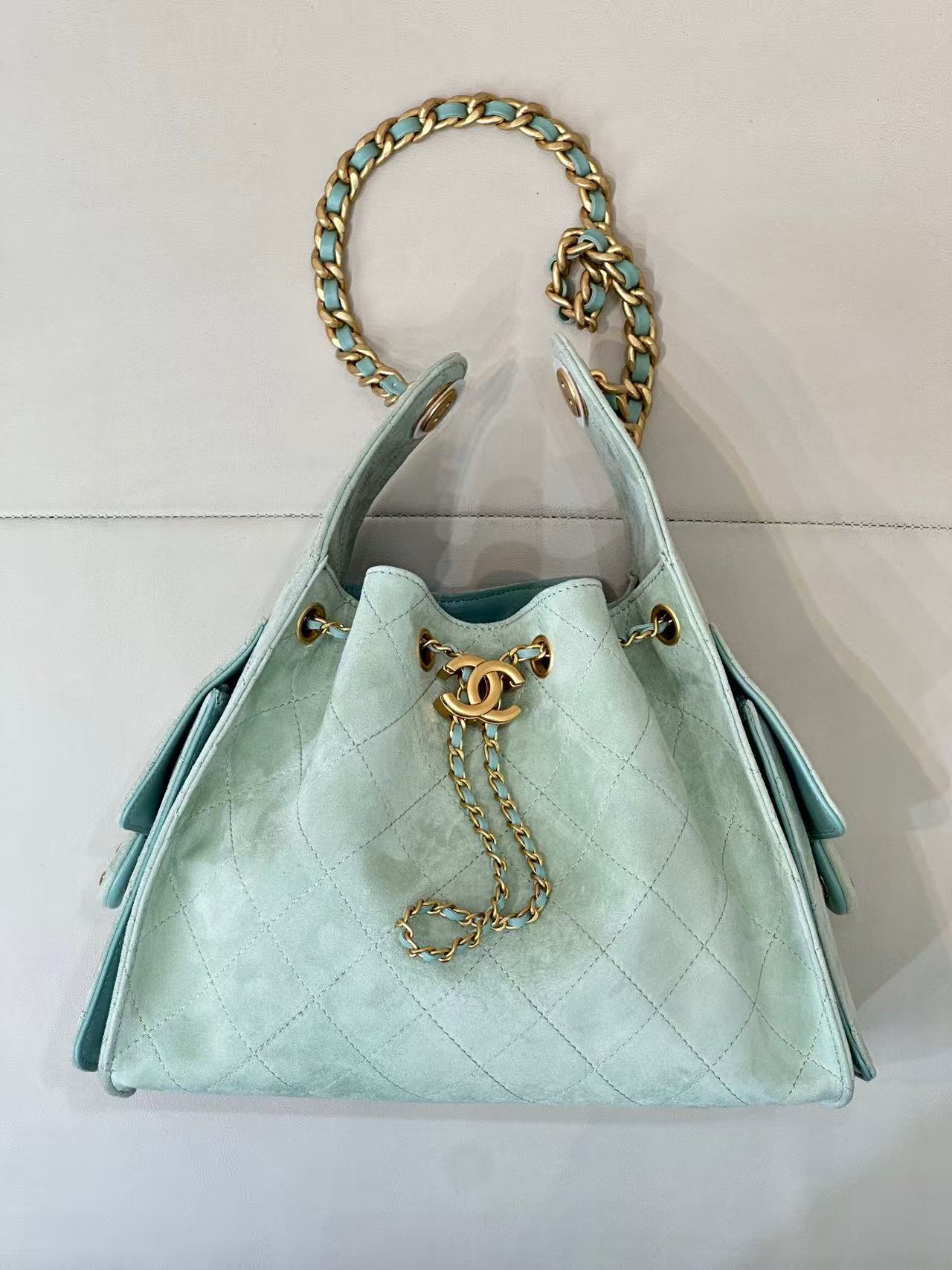 Chanel 25 hobo bag small Pista