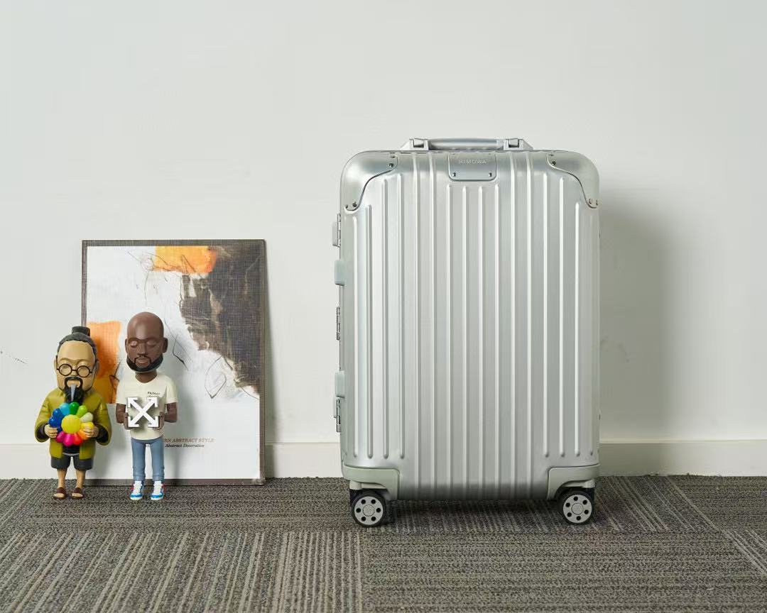 5 May ABF  Rimowa Essential Cabin 21.7" Carry-On Luggage
