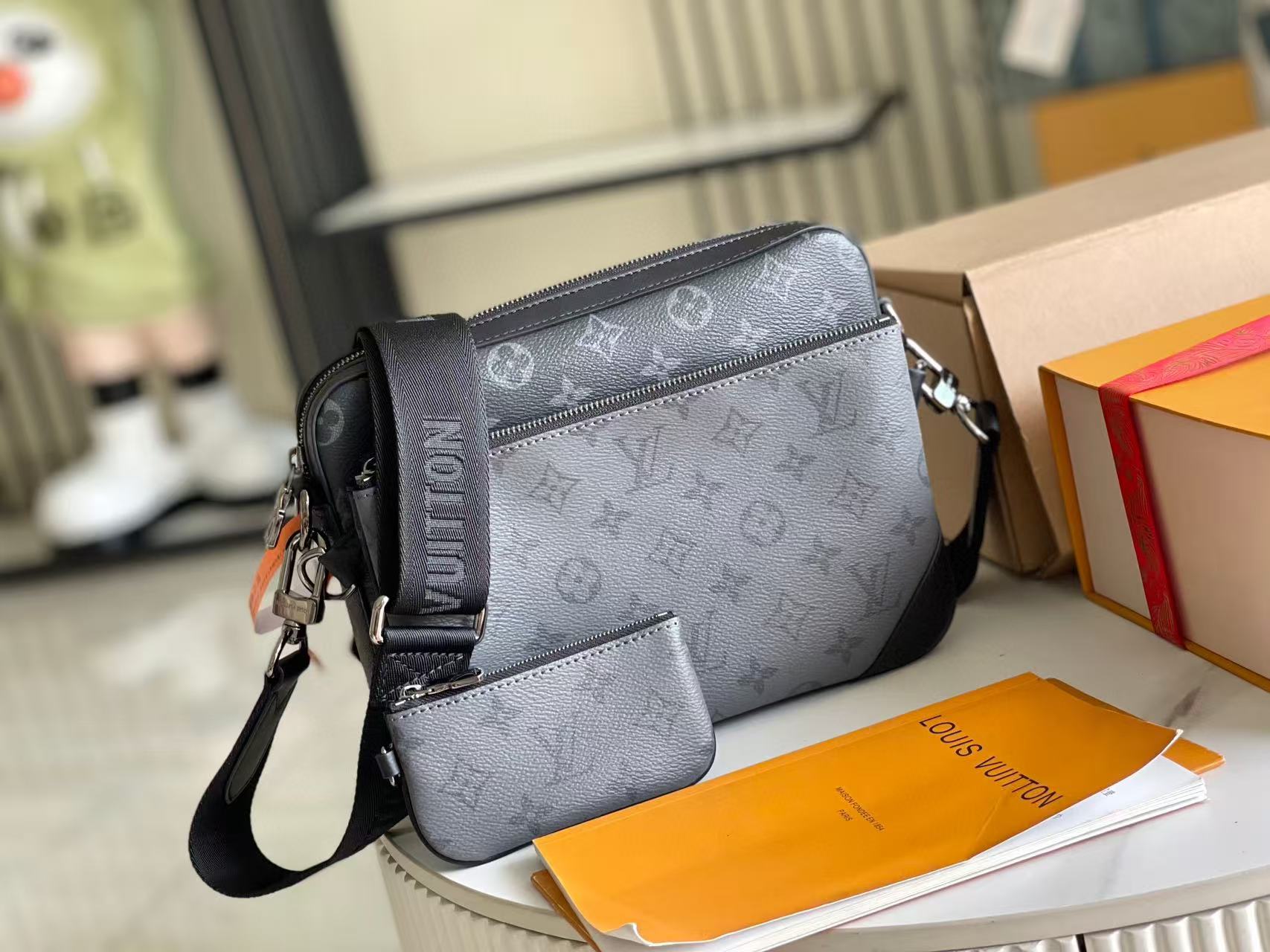 17 May ABF  LV Messenger Bag For Mens Wid Dust Bag