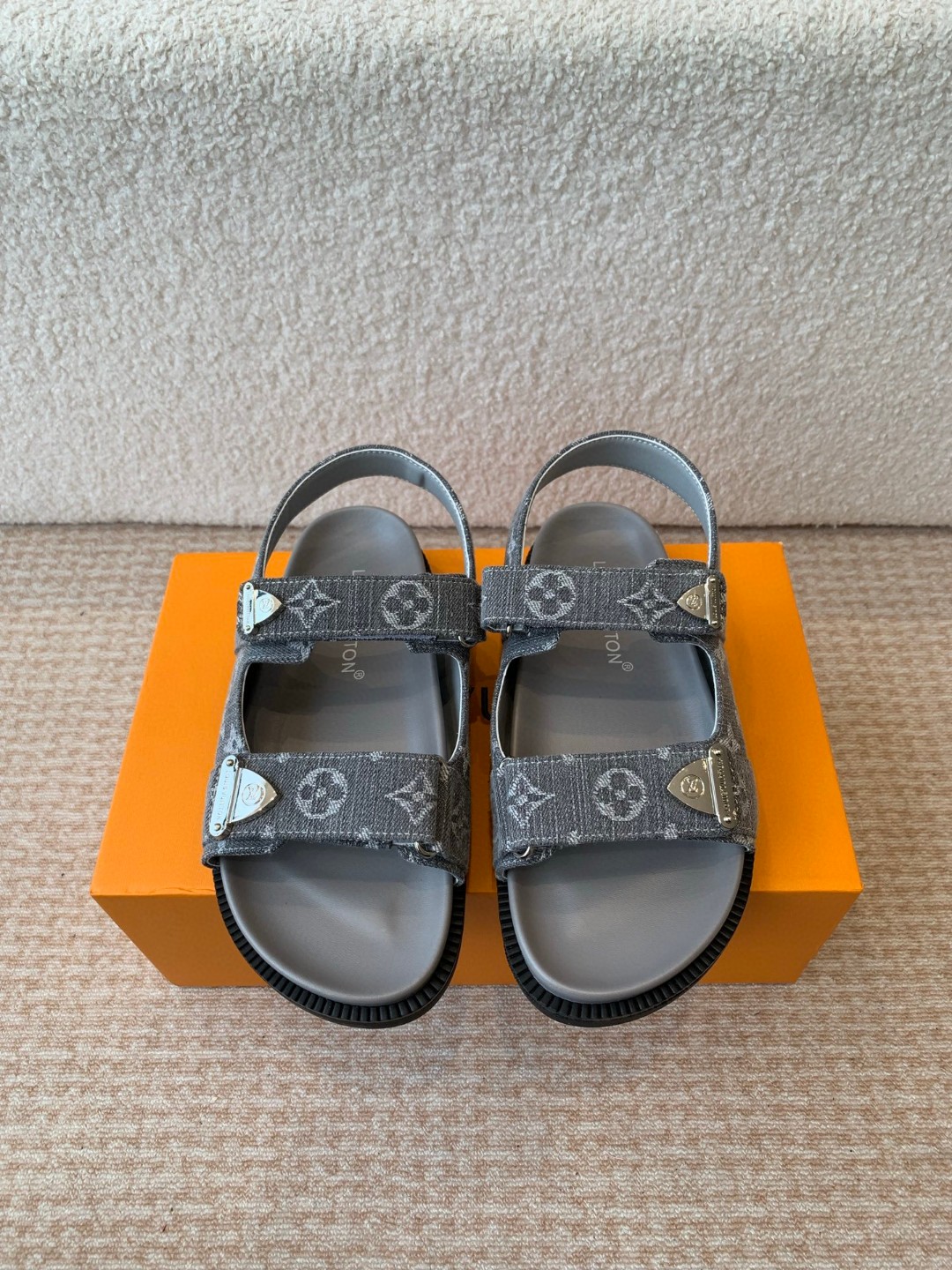 LV WOMEN’s SANDALS all colors