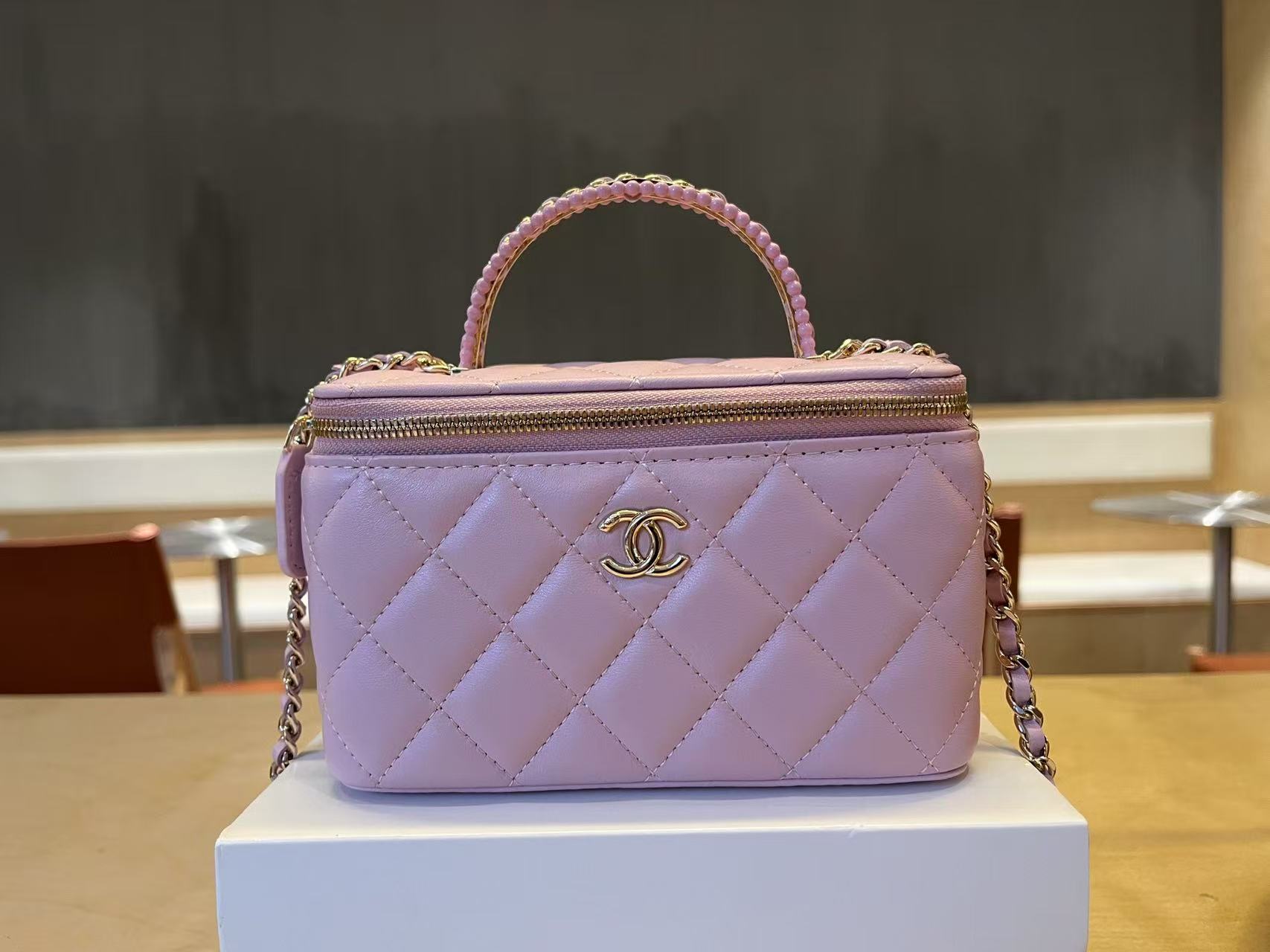 26 May ABF Chanel 22K Vanity Case Top Gold CHAIN Handle Barbie Pink Lambskin Bag