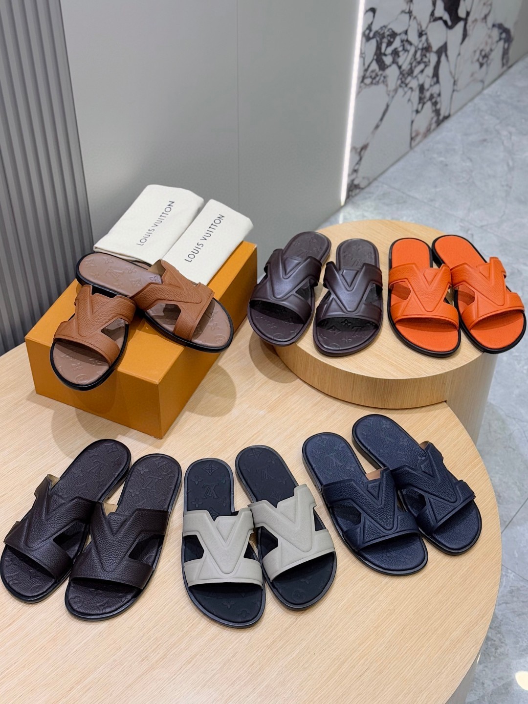 27 May ABF  LV Oasis Mule Black Men's Sleeper