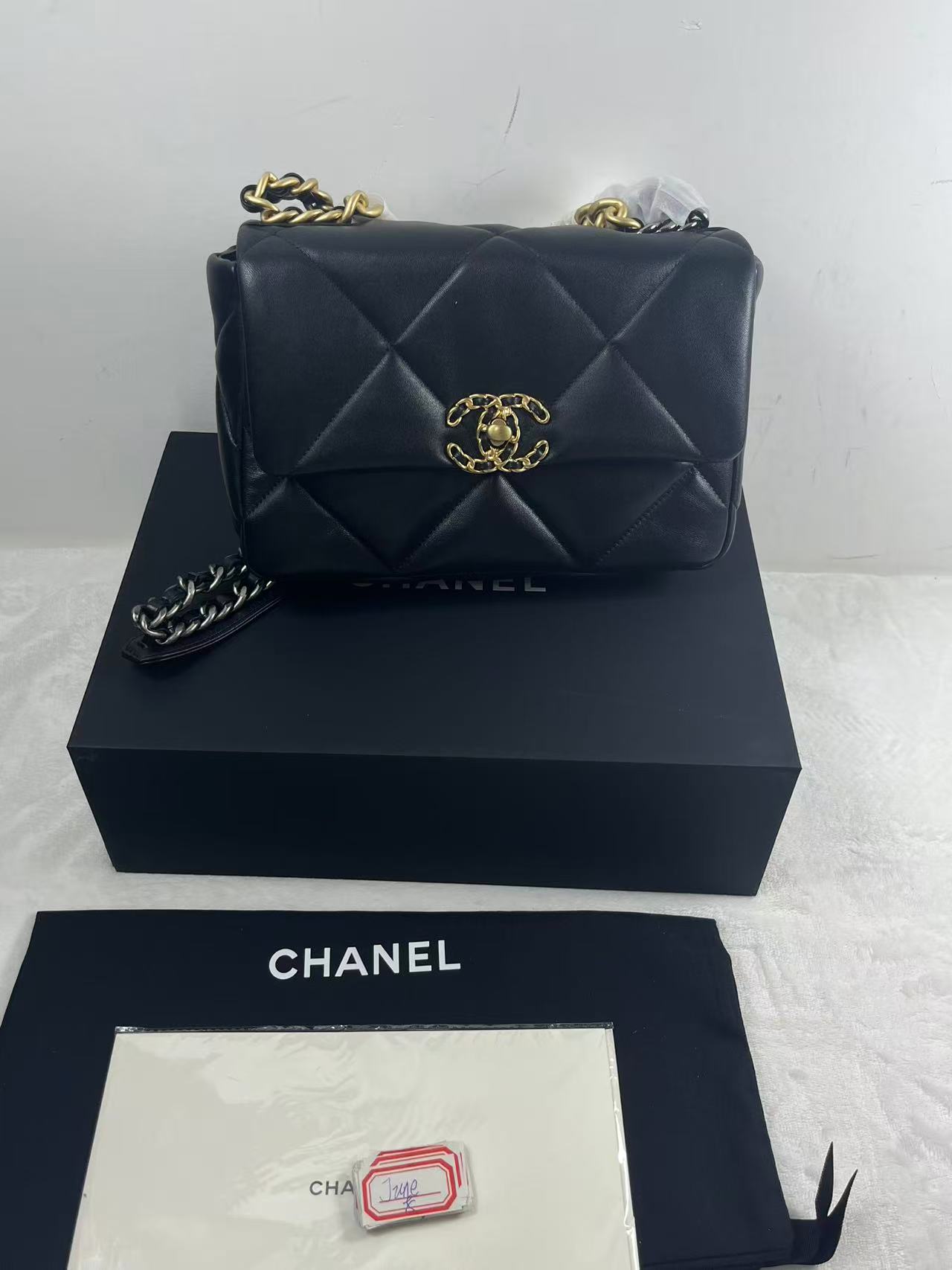 9 Jun ABQ Chanel 19 Leather Handbag