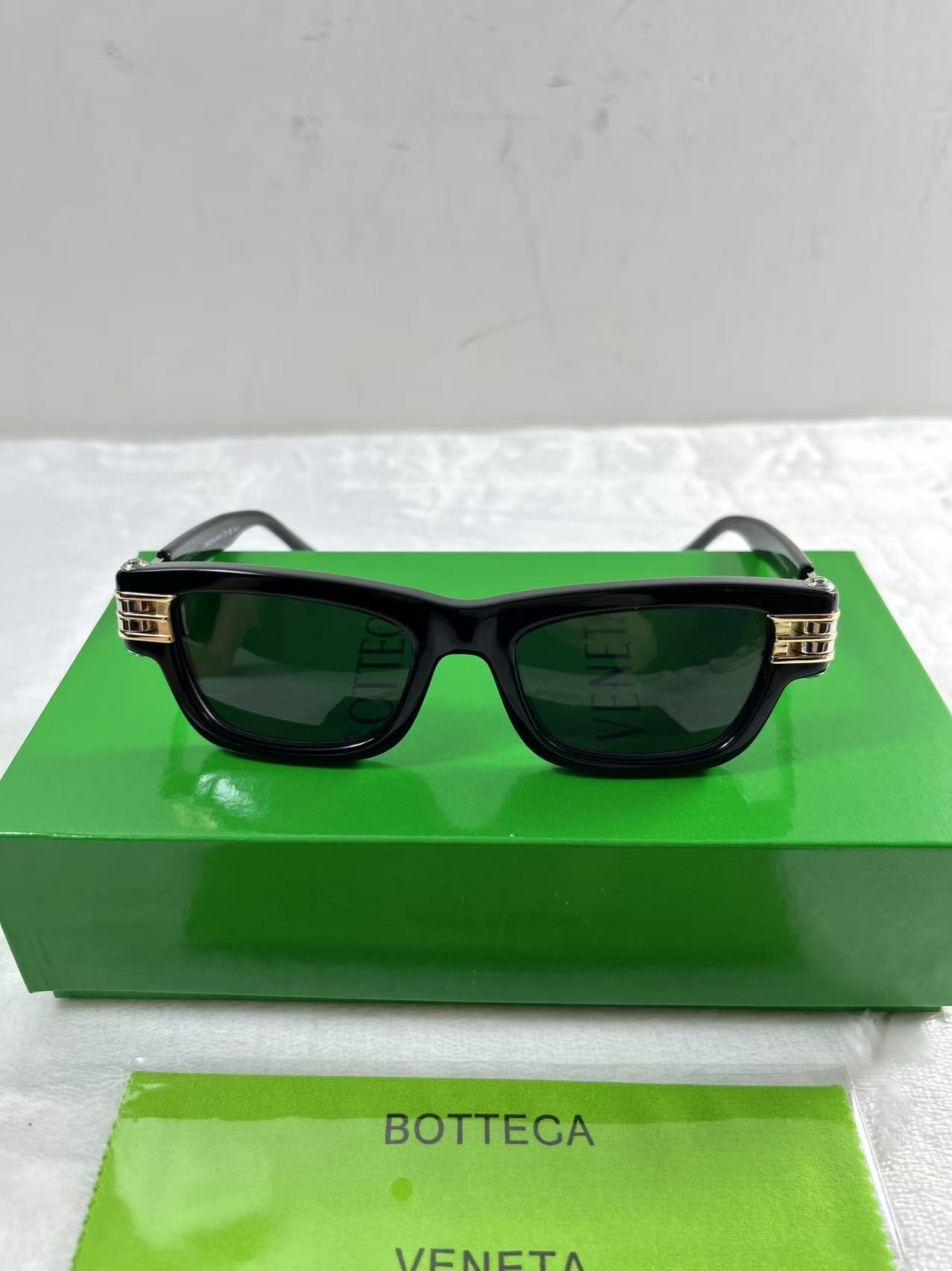 22 Jun ABQ Bottega Veneta Silver- and Gold-Tone Sunglasses