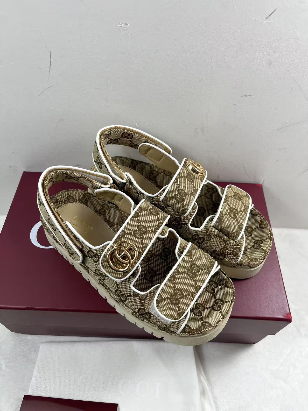 30 Jun ABQ Gucci Women's sandal with Double G in beige and dark brown