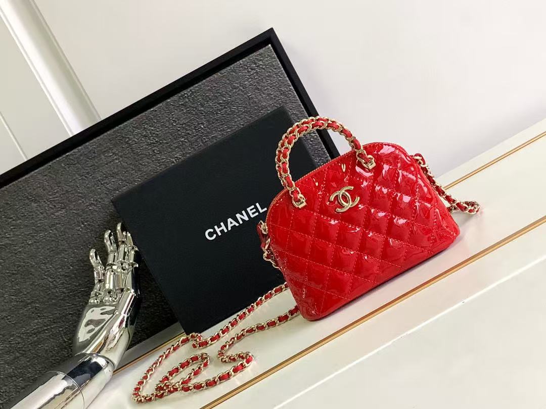Chanel  Patent Calfskin Quilted Shiny Coco Clutch With Chain Red