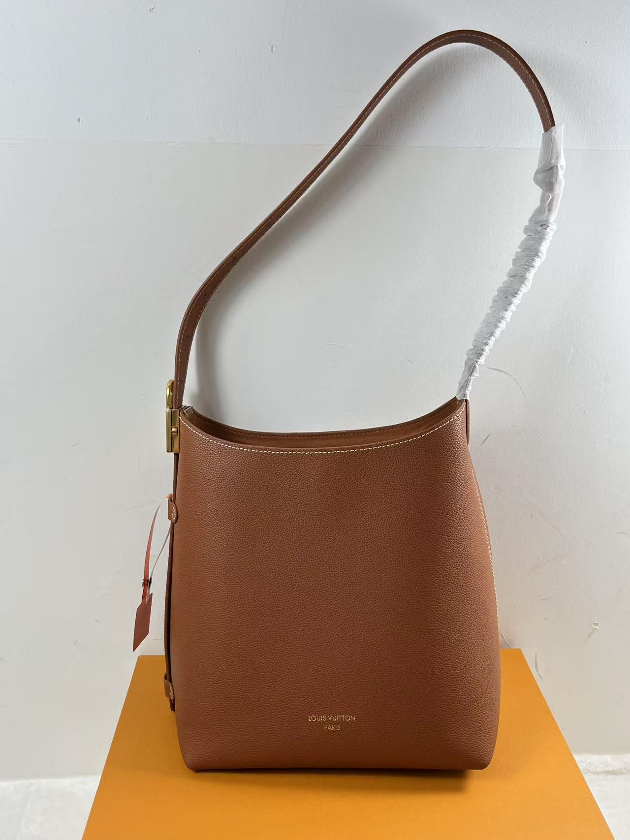 LV M24974 Low Key Hobo MM Bag 31x35cm