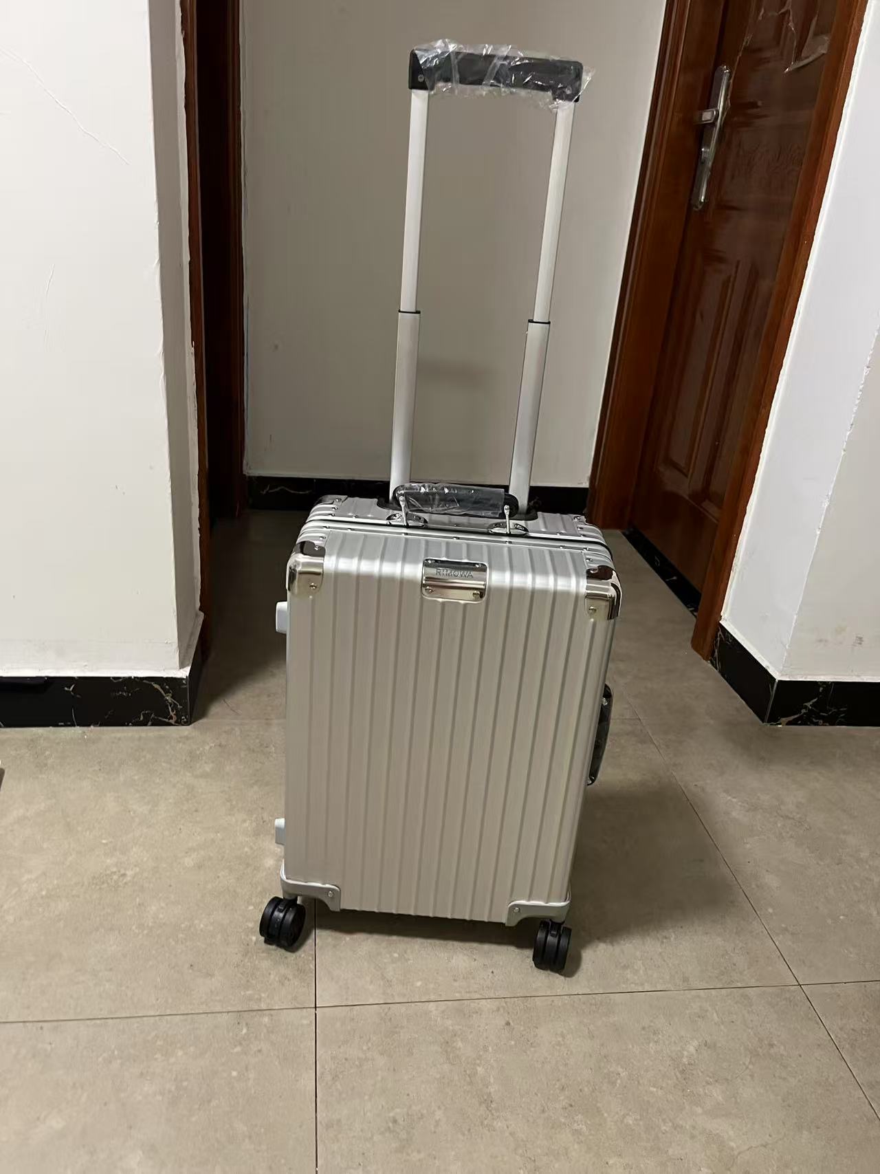 Rimowa Luggage sliver Trolley bag 20inches