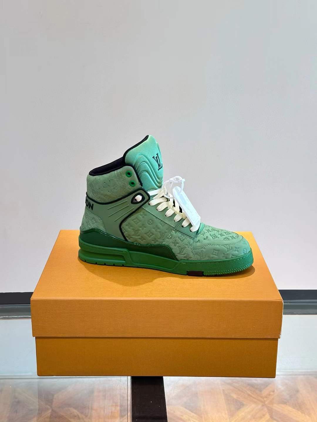 LV Trainer Sneaker Shoes