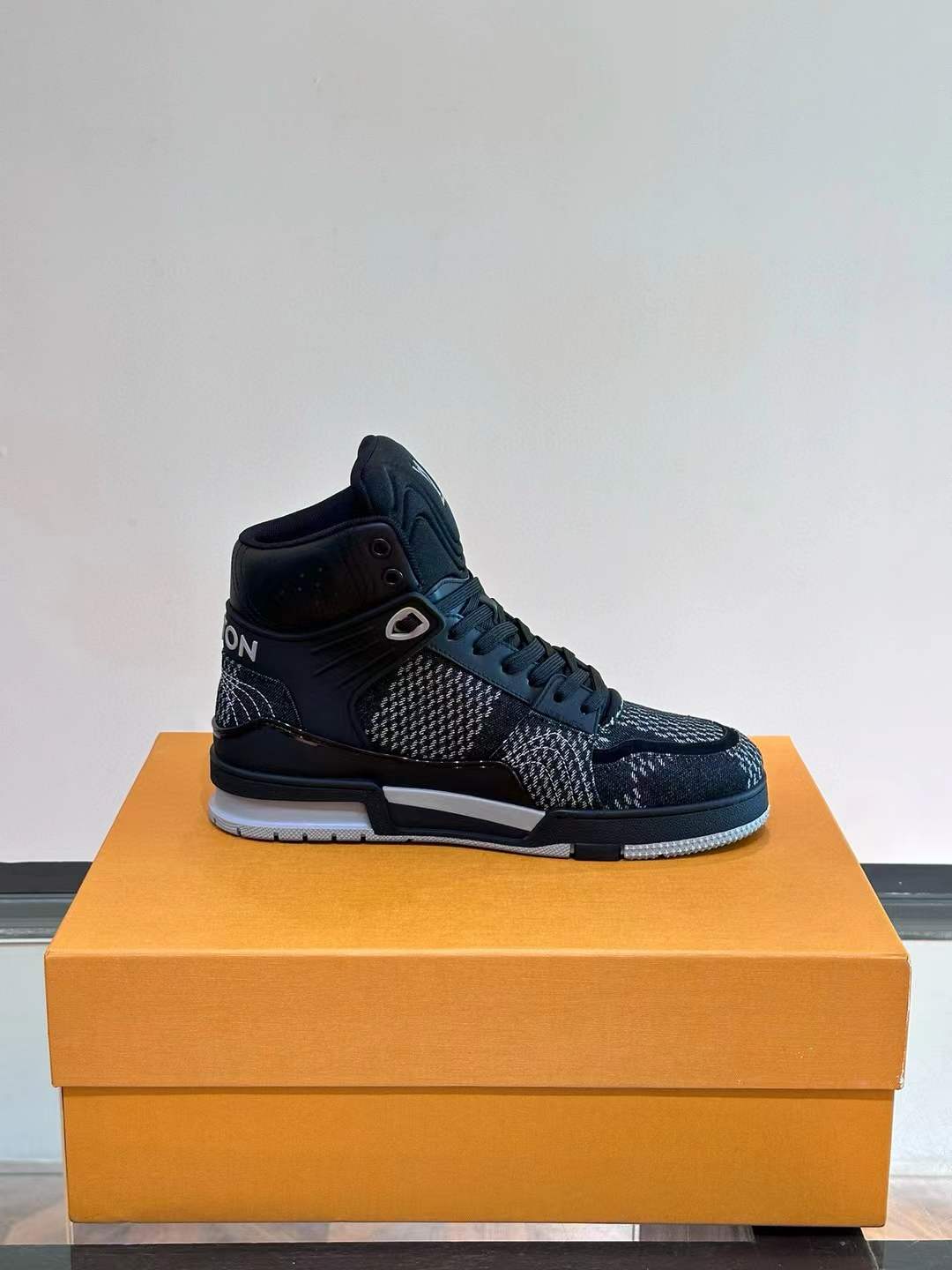 LV Trainer Maxi Sneaker