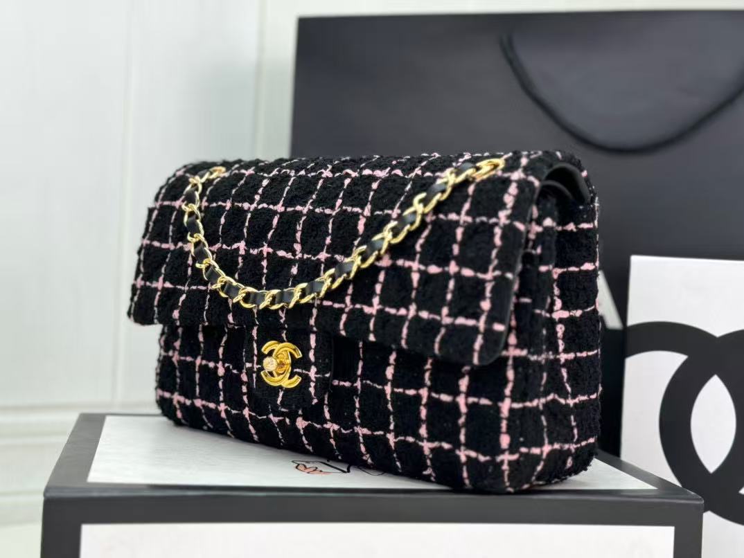 CLASSIC 11.12 HANDBAG Wool Tweed & Gold-Tone MetaBlack, Light Pink & White