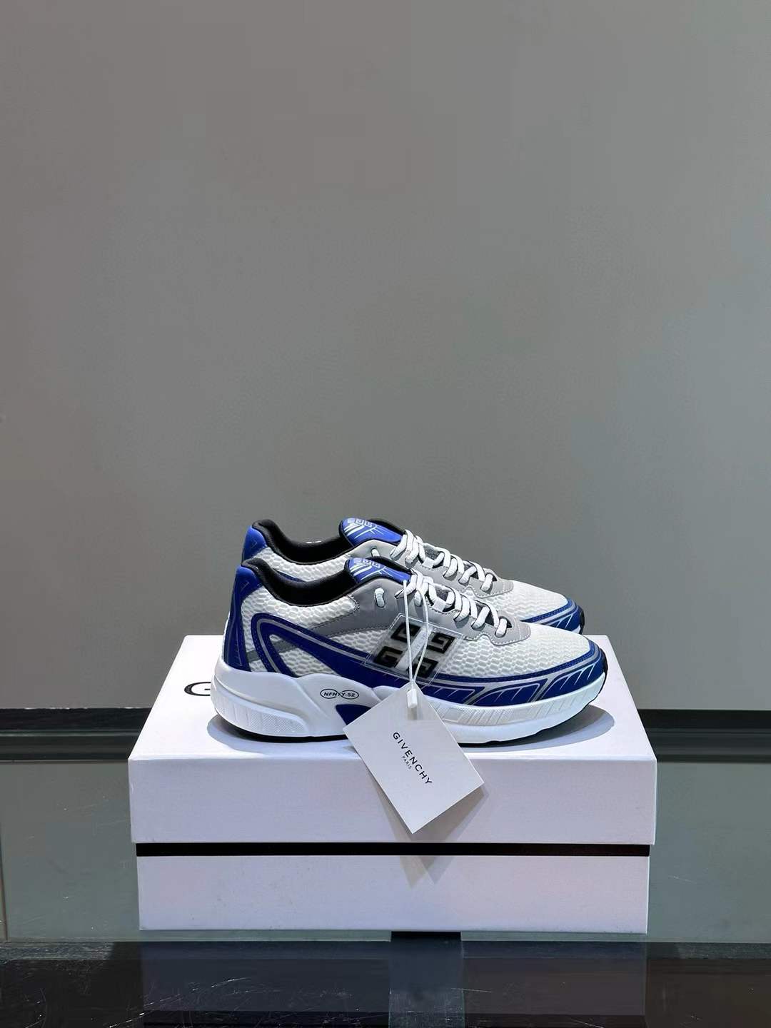 Givenchy NFNTY-52 Sneaker