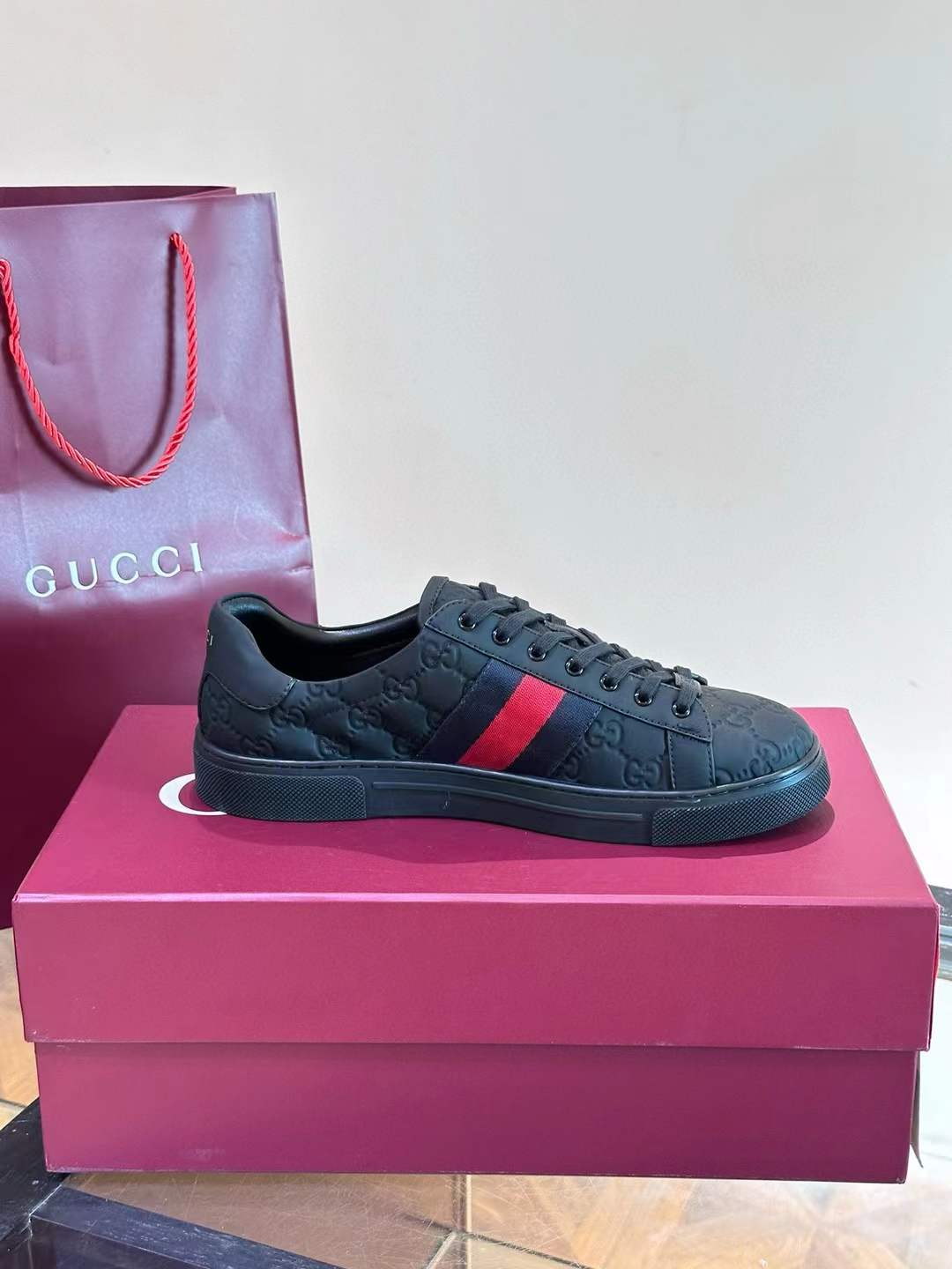 Gucci Screener trainer leather Black