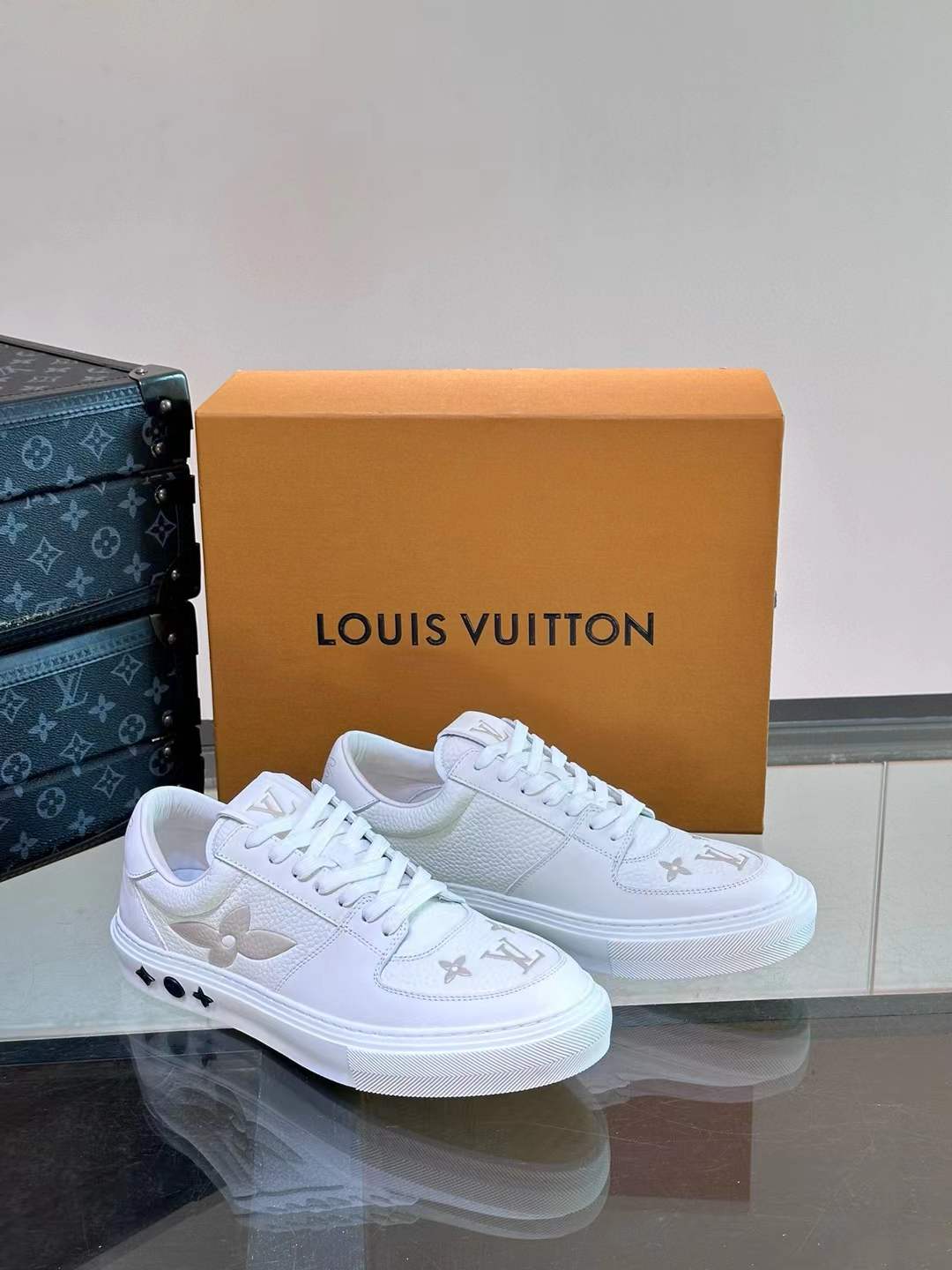 LV Trainer Sneaker white