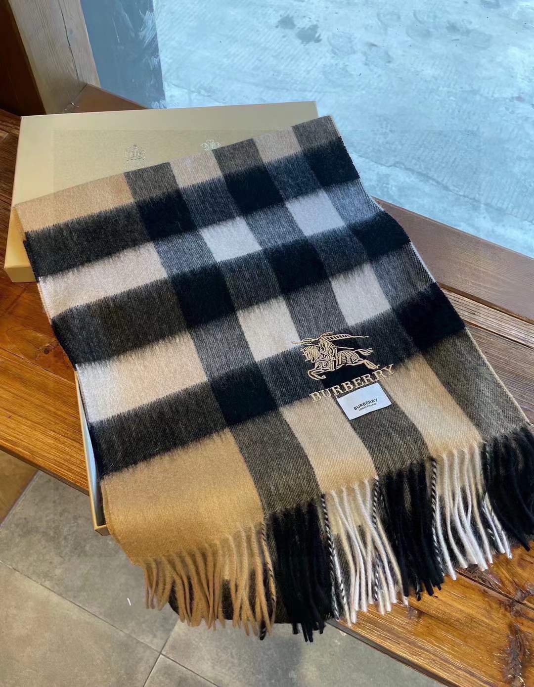Burberry: Brown Check Scarf